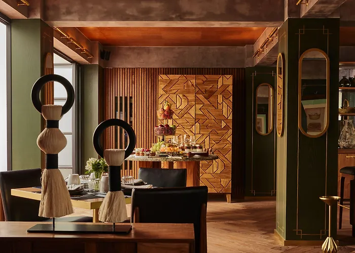 Hotel Campos Polanco 5*